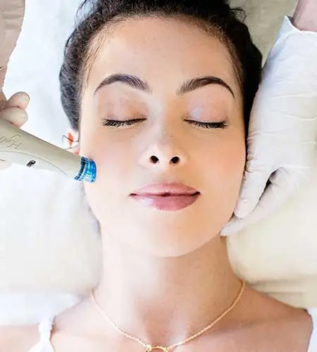 Hydro Facial Treatment To a Customer